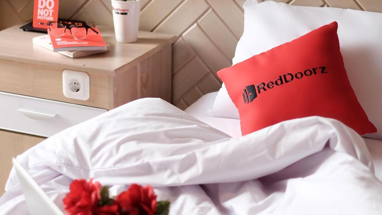 RedDoorz Bamboo Saigon Hotel Su Van Hanh Ho Chi Minh-stad Buitenkant foto
